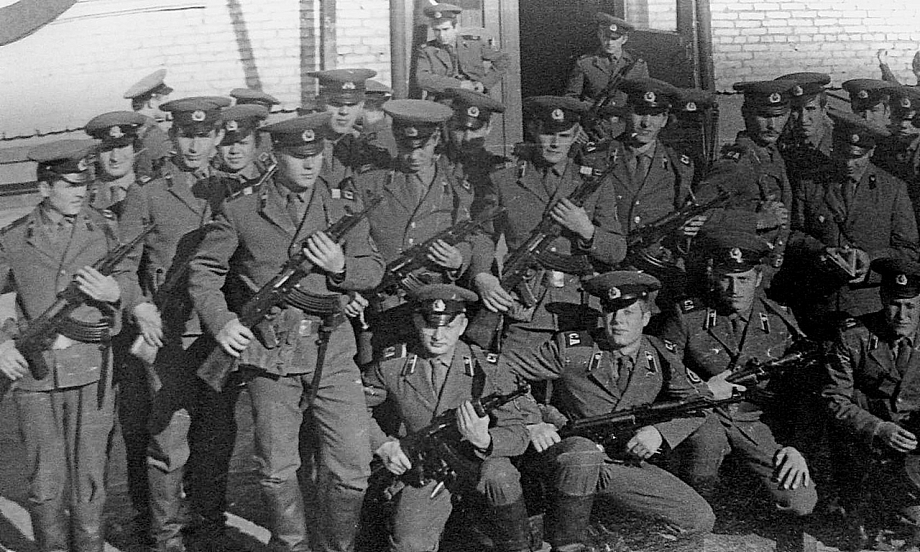Архив: солдаты военной части, которая существовала в Челнах до 90-х
