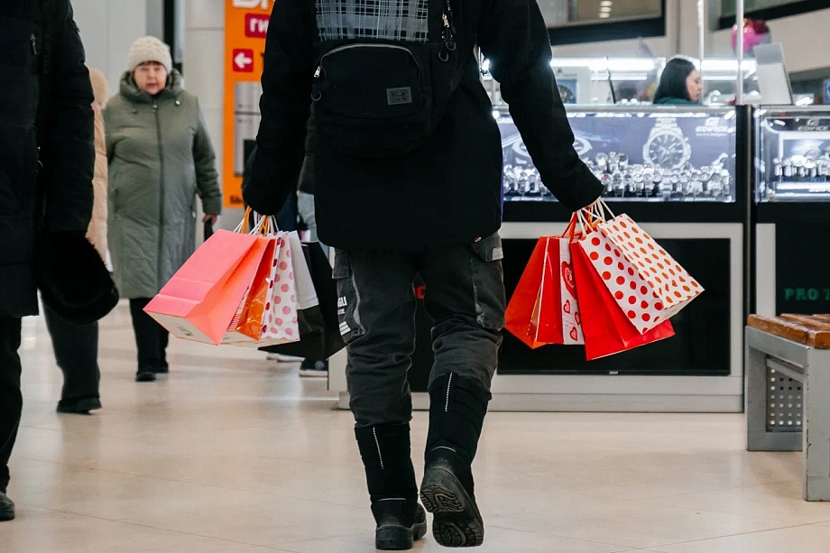 Атмосфера в торговых центрах: что и как мужчины Челнов покупают на 8 марта 