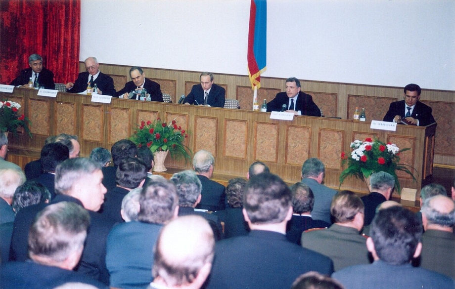 Фото: как Путин посетил «КАМАЗ» 24 года назад